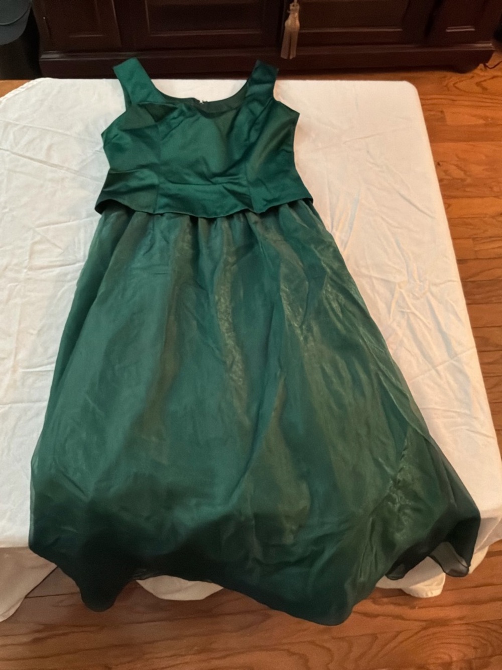 ****** Beautiful green prom dress ******